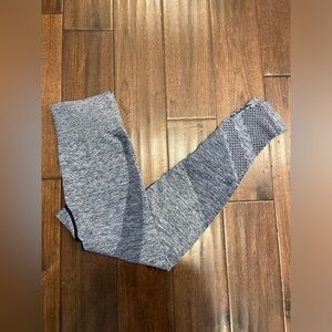 Victoria’s Secret seamless blue leggings. Size XS.